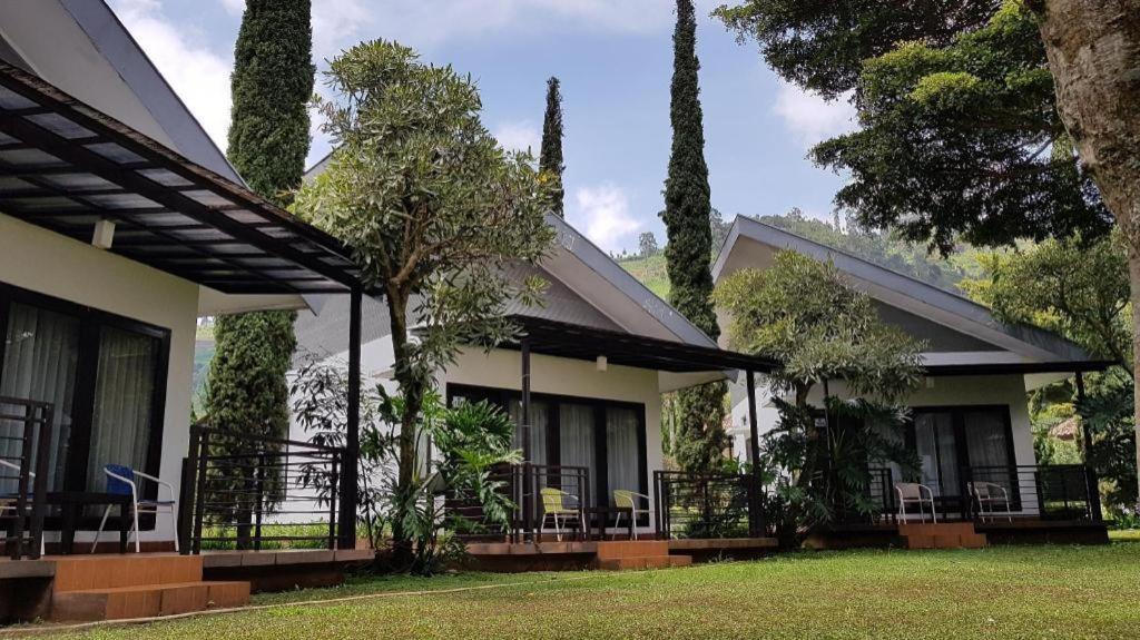 New Mountain Springs Hotel & Resort Lembang Exterior photo