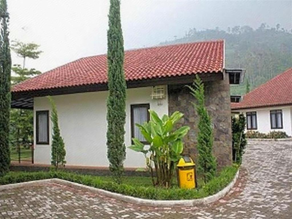 New Mountain Springs Hotel & Resort Lembang Exterior photo