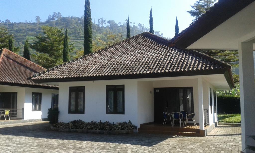 New Mountain Springs Hotel & Resort Lembang Exterior photo